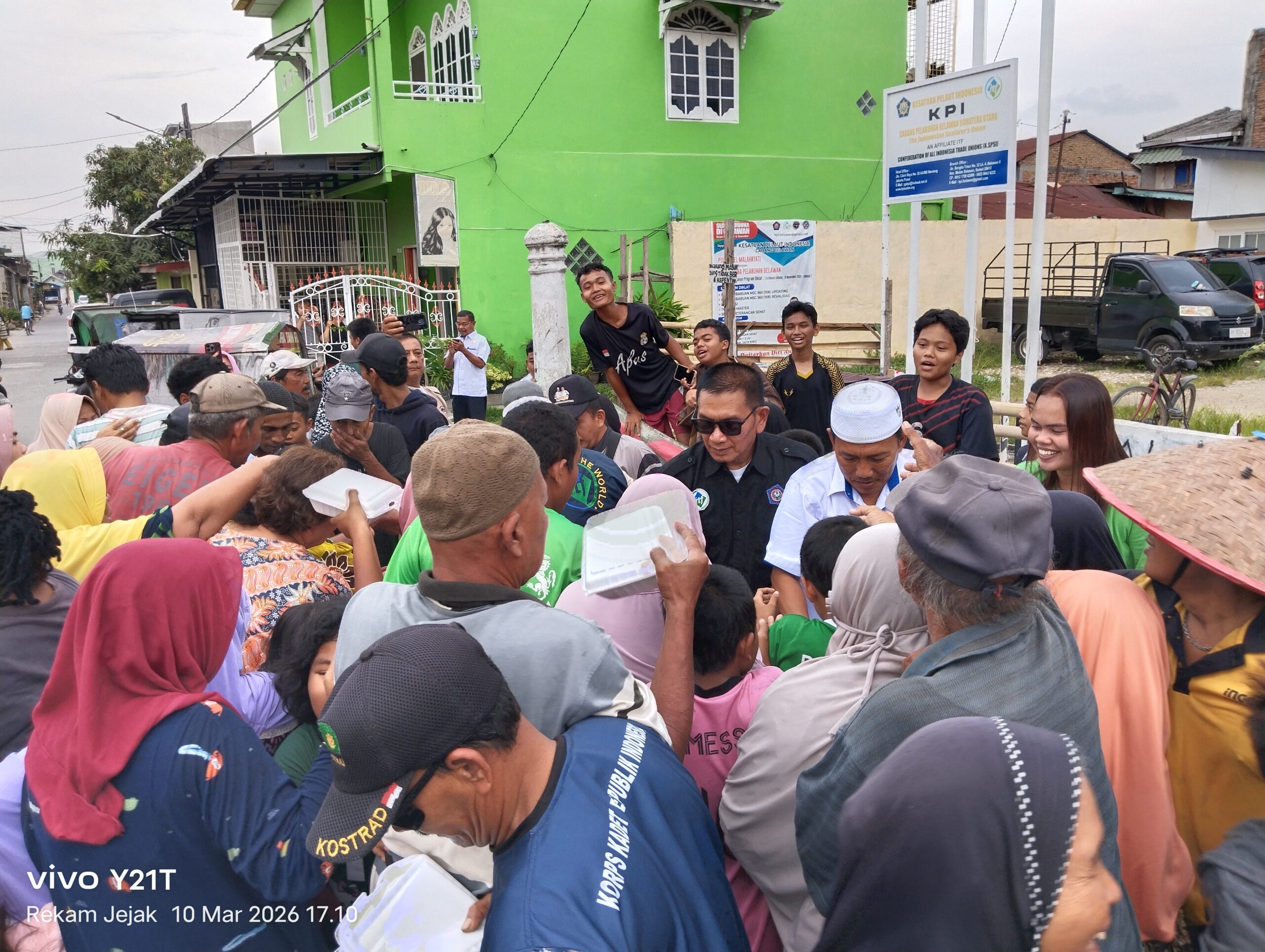 filter: 0; fileterIntensity: 0.0; filterMask: 0; module: photo; 
hw-remosaic: false; 
touch: (-1.0, -1.0); 
sceneMode: 2; 
cct_value: 0; 
AI_Scene: (-1, -1); 
aec_lux: 189.12225; 
aec_lux_index: 0; 
albedo:  ; 
confidence:  ; 
motionLevel: -1; 
weatherinfo: null; 
temperature: 45;